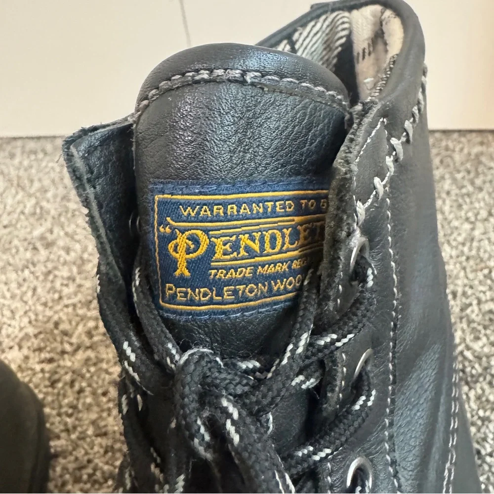 Pendleton Women's Short Duck Boot size 7 Black